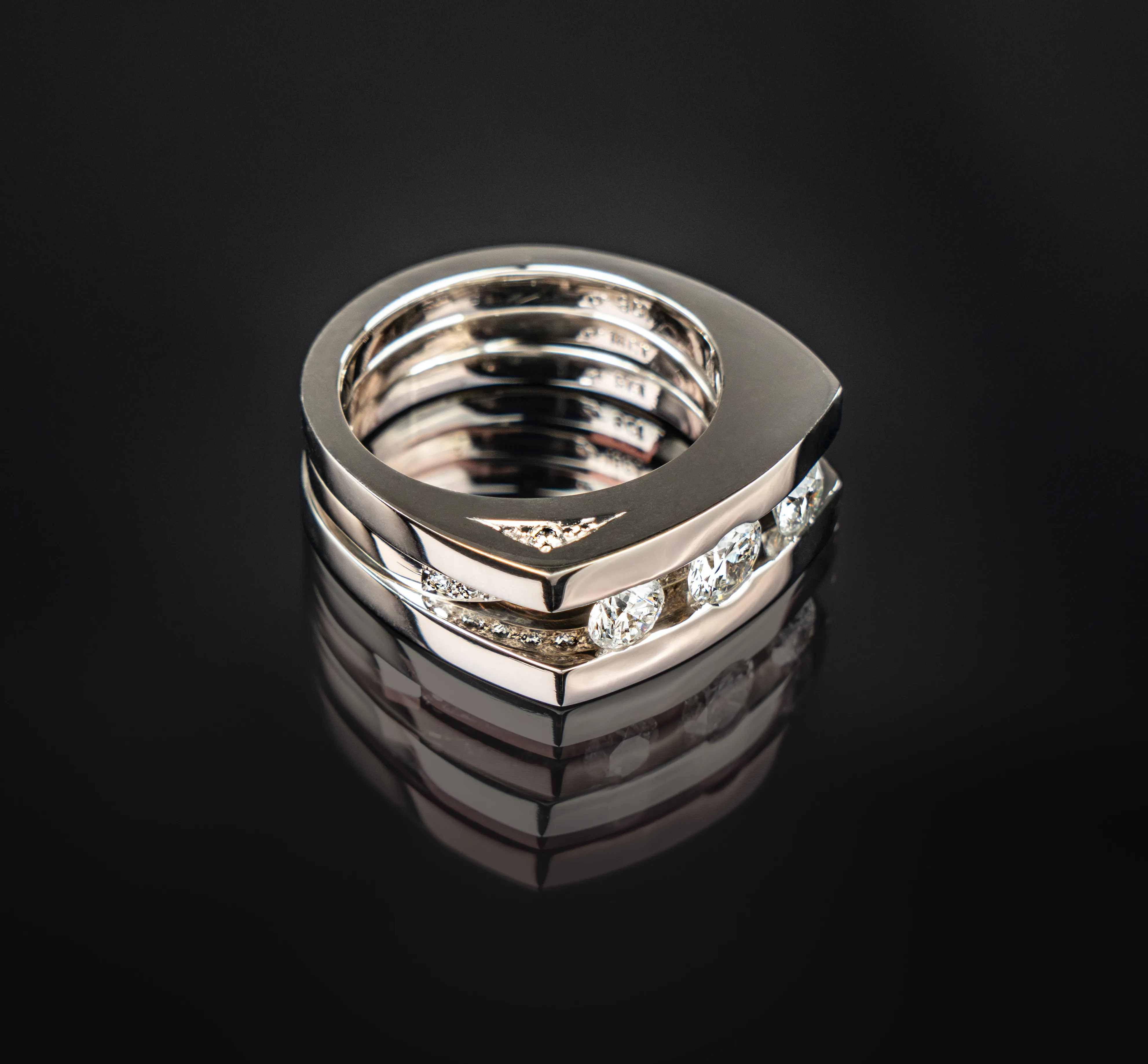 Structure with a twist - White gold and diamond dress ring