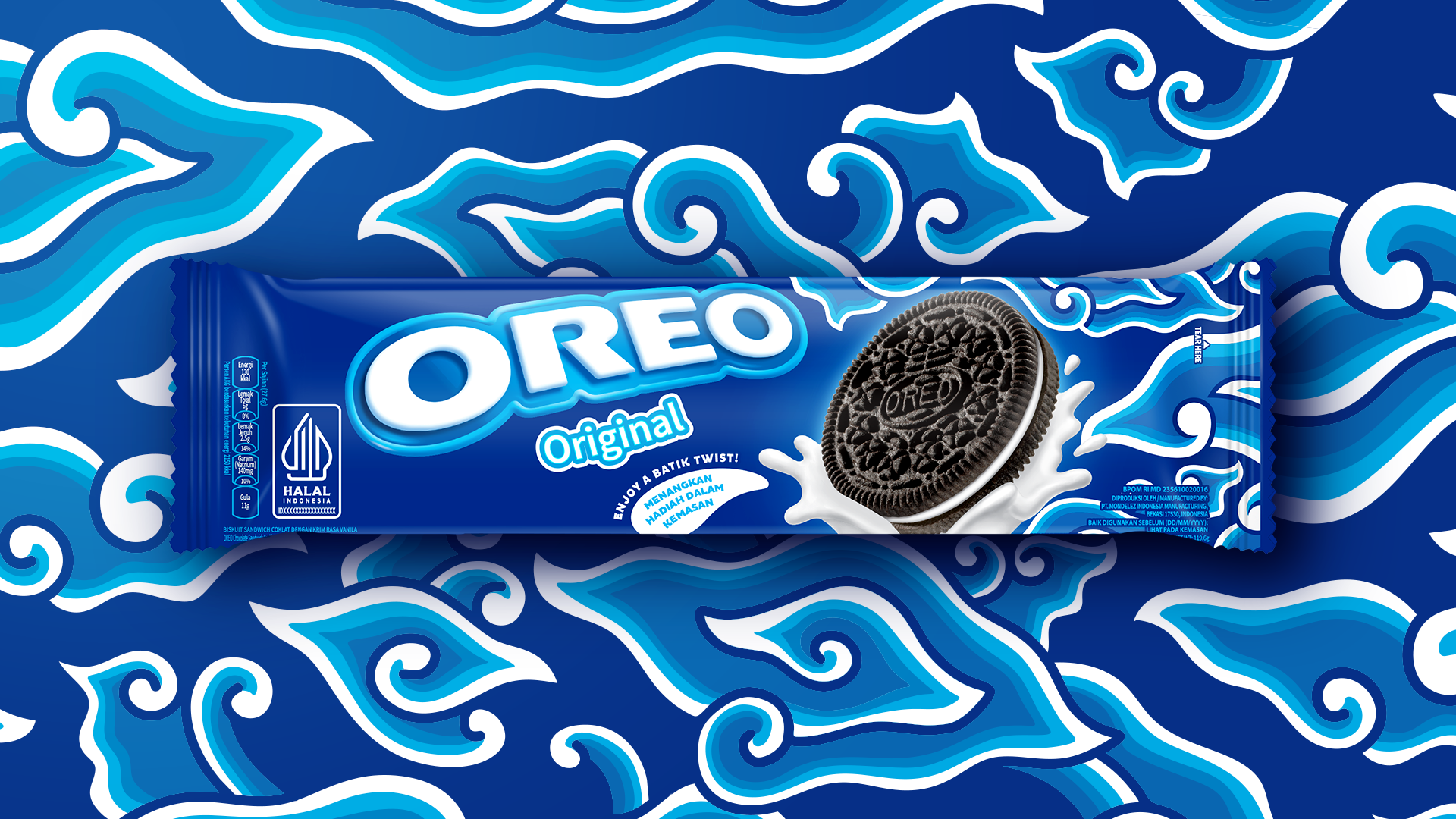 A original vanilla flavour Oreo pack on a blue Batik background.