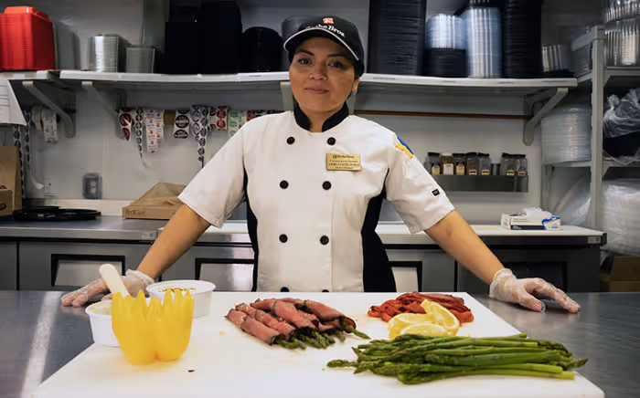 a woman kitchen worker preparing an order