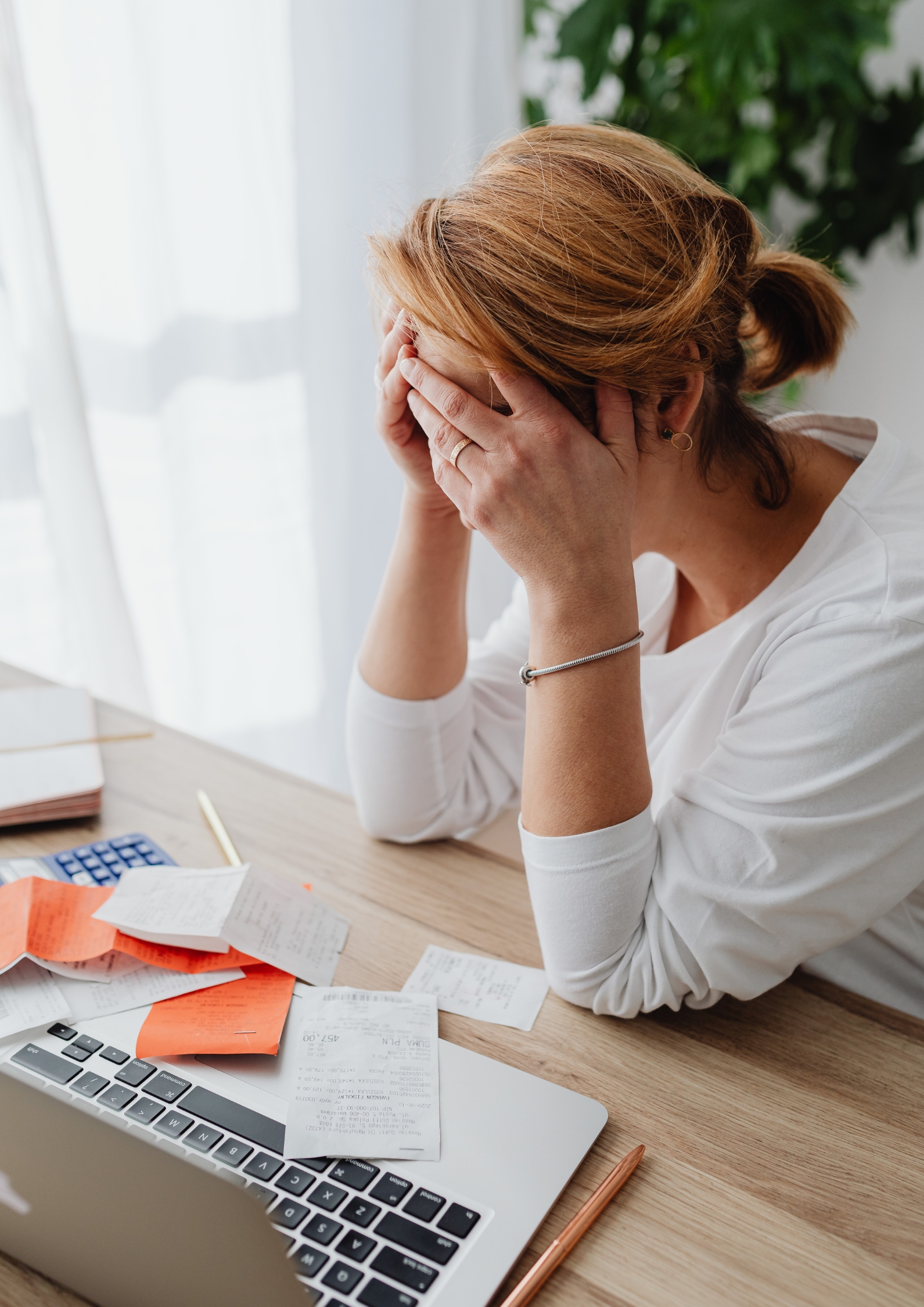 Un tiroir bien rangé de salle de bain