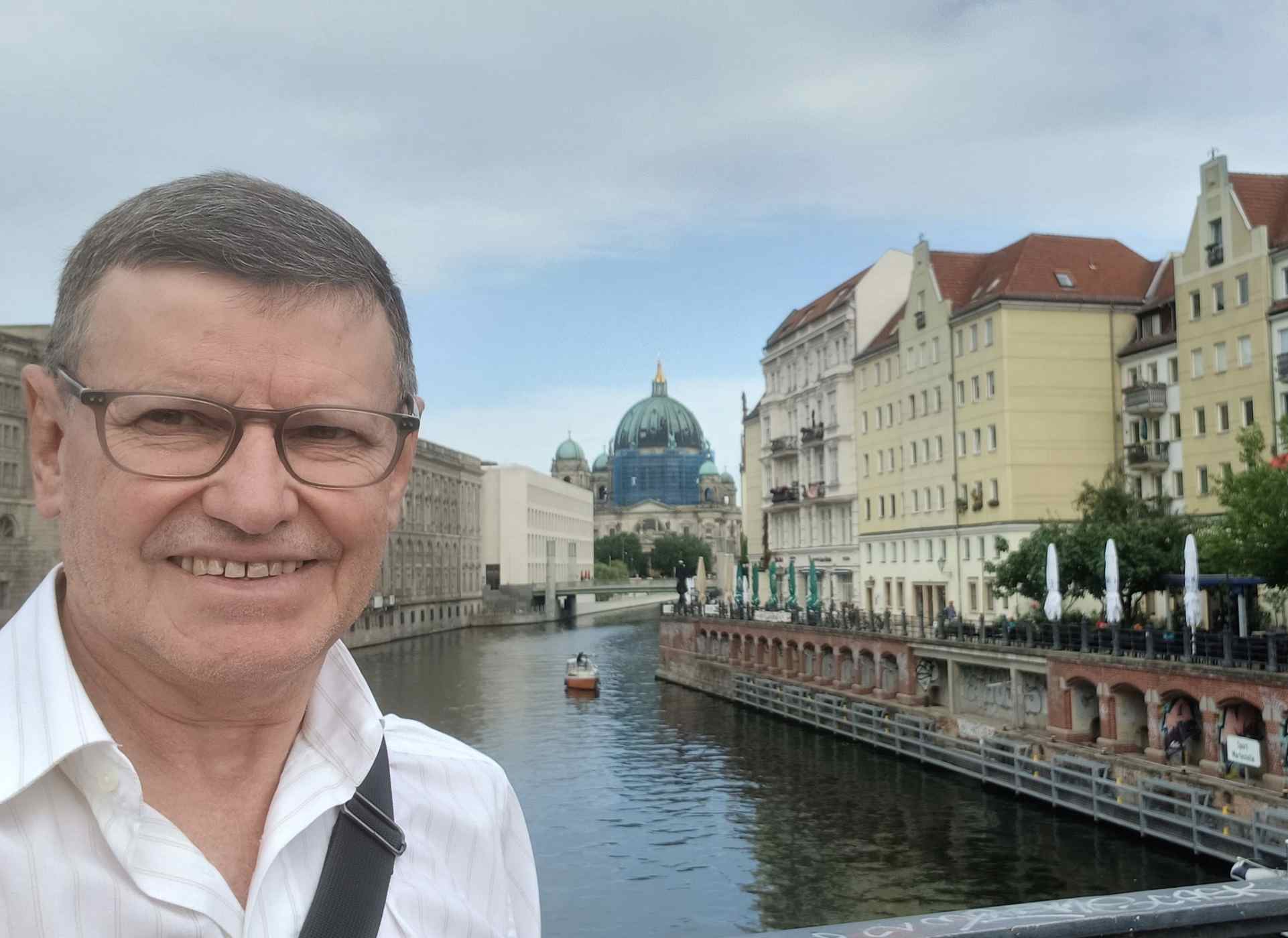 Pater Weizenmann in Berlin am Wasser