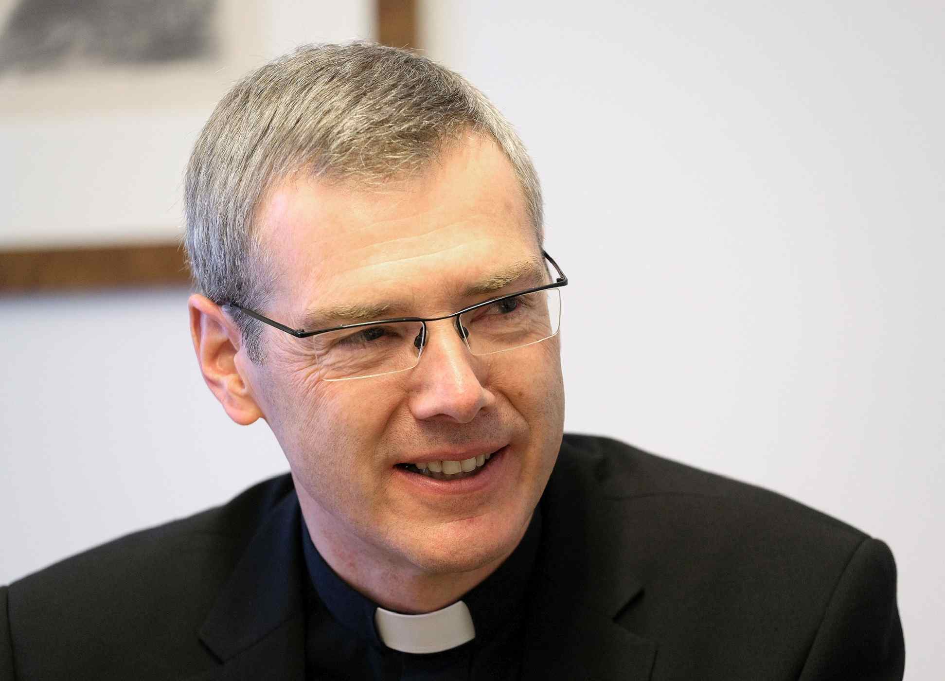 Portrait von Bischof Dr. Heiner Wilmer SCJ