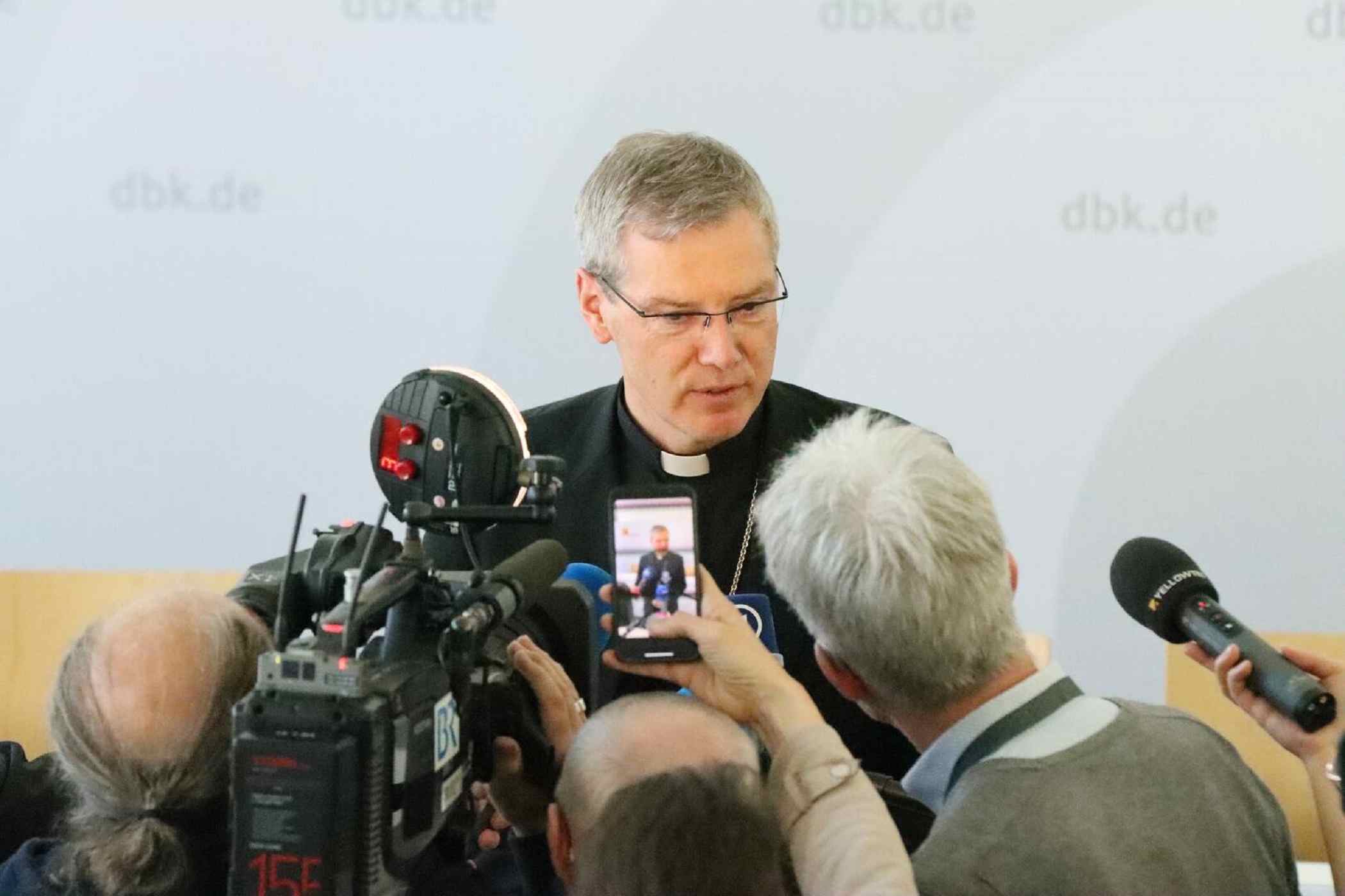 Bischof Wilmer bei der DBK-Presekonferenz