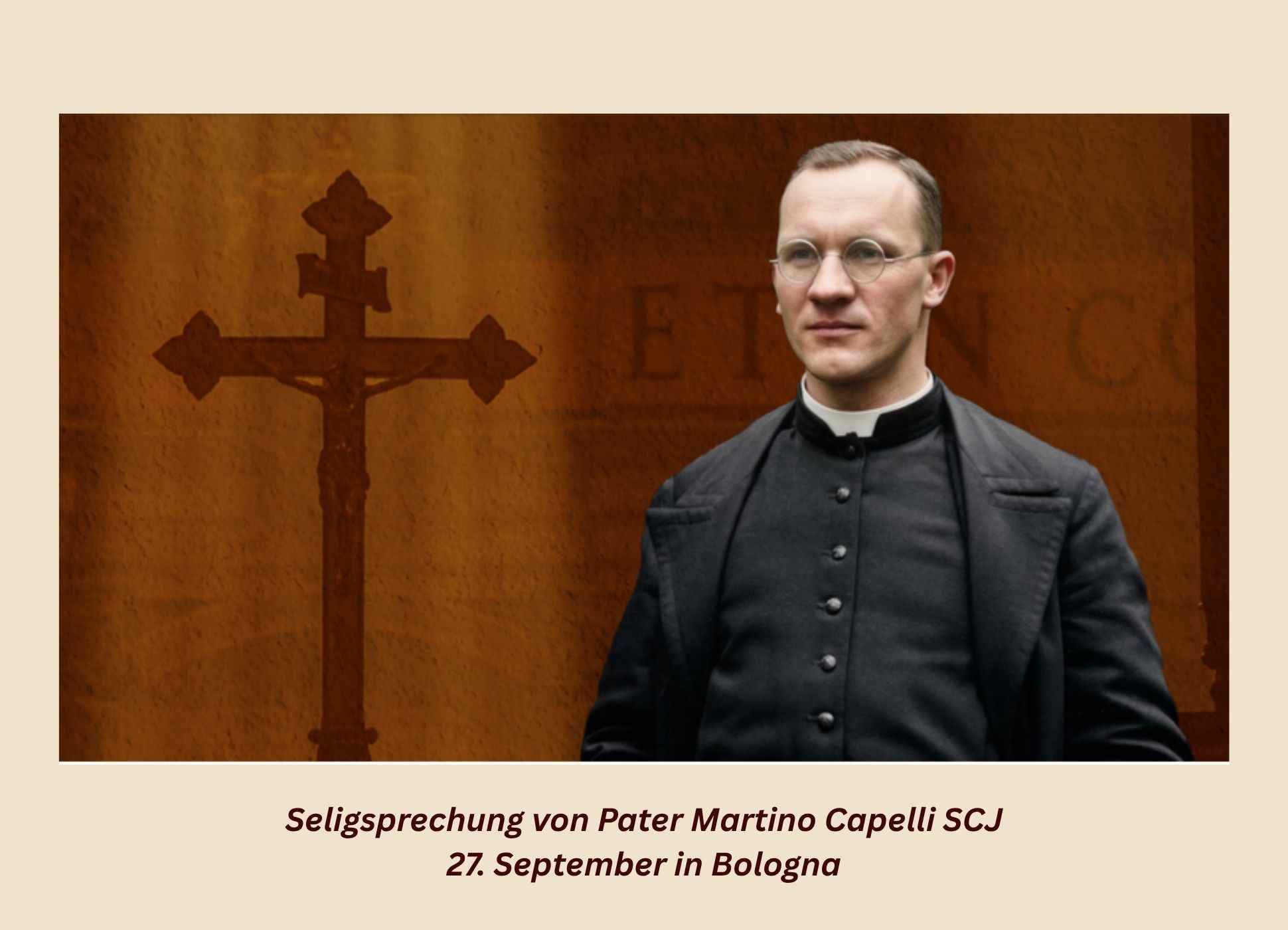 Pater Capelli und ein Kreuz im Hintergrund