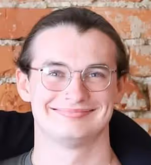 Rose Larson's headshot
