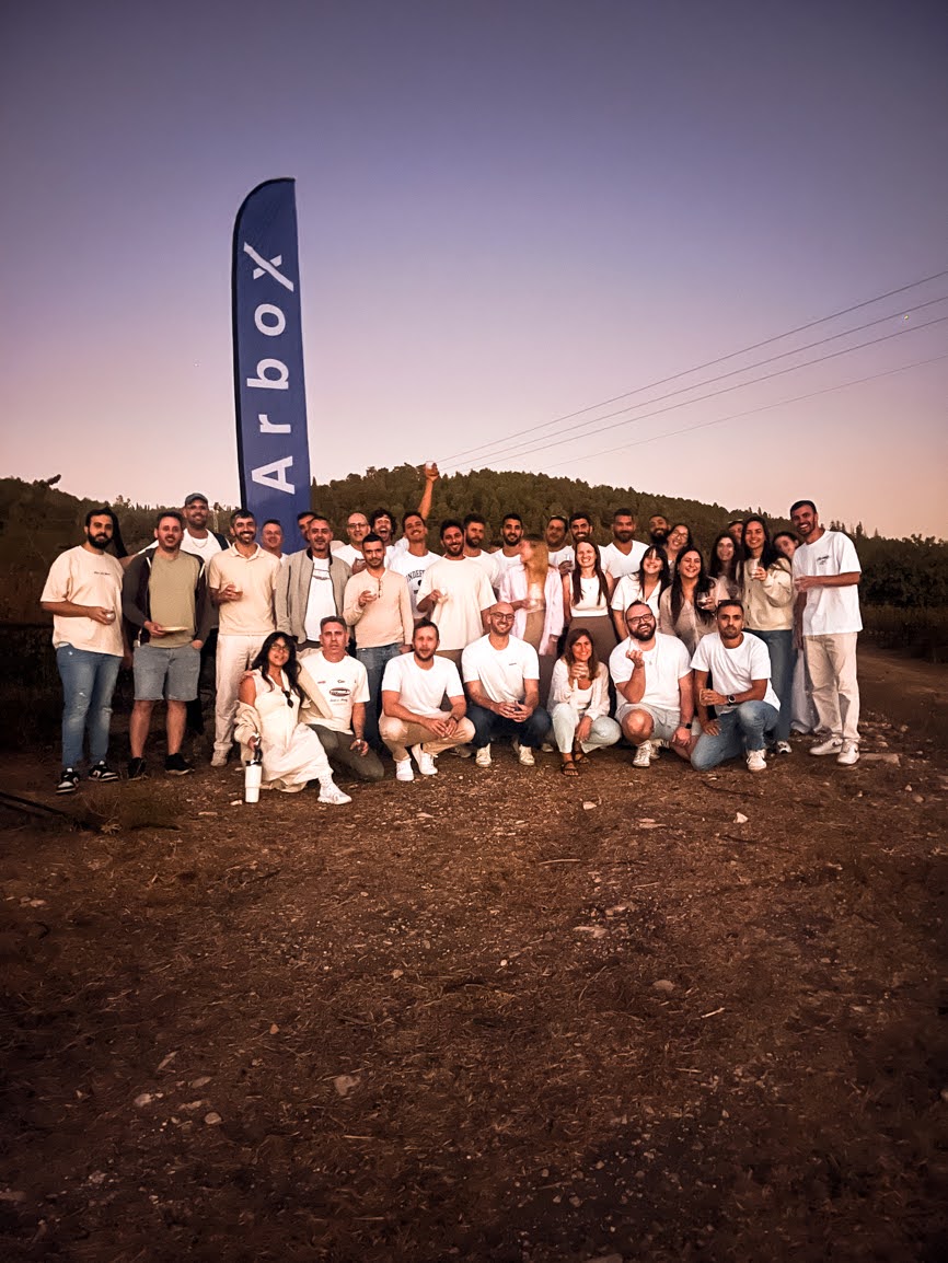 תמונת קבוצה של החברים של ארבוקס