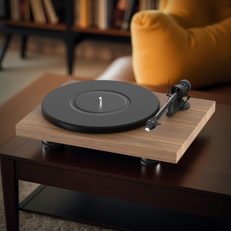 Pro-Ject Debut Carbon EVO Turntable with Rainier Cartri...