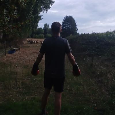 PEAK-lid bokst buiten in de natuur