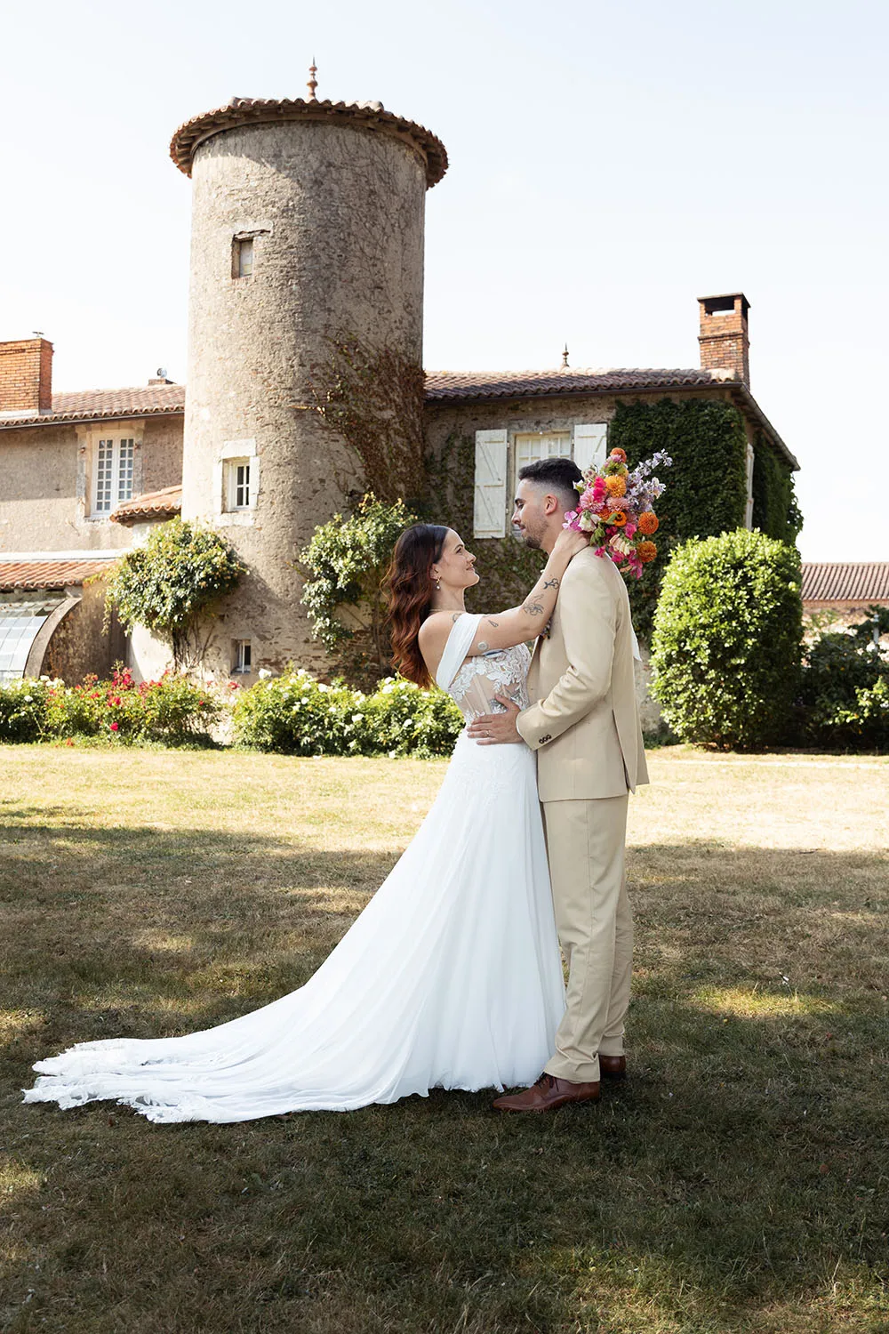 Photographe de mariage à Nantes et Paris. Séance couple au sein d'un magnifique domaine à Nantes