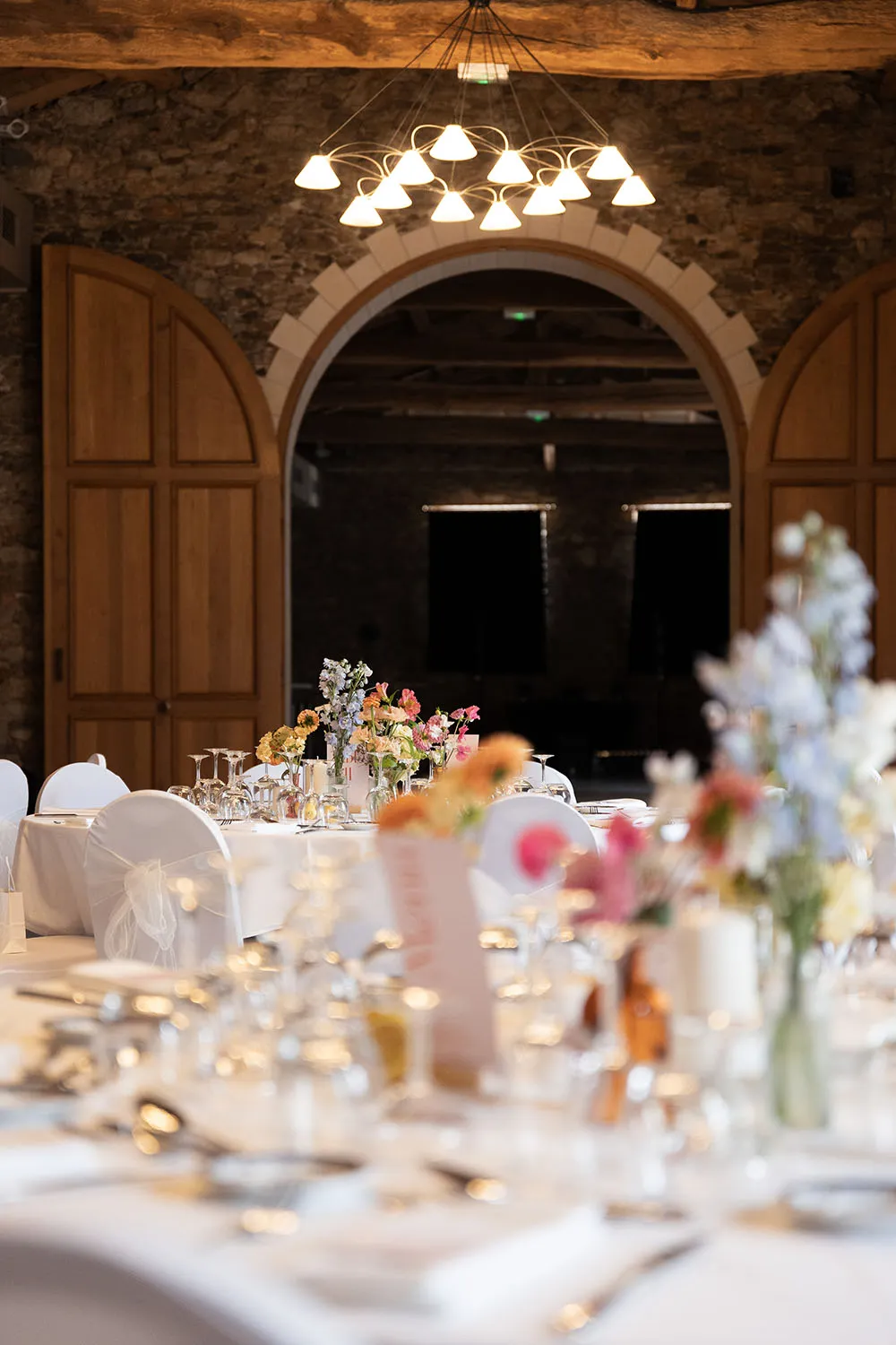 Photographe de mariage à Nantes et Paris. Photos décorations des tables et lieu de réception