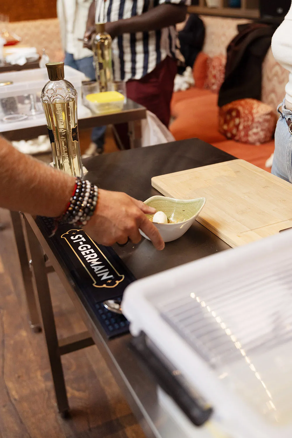 Photographie corporate d'ambiance du concours de cocktails St-Germain, événement réalisé à Nantes.