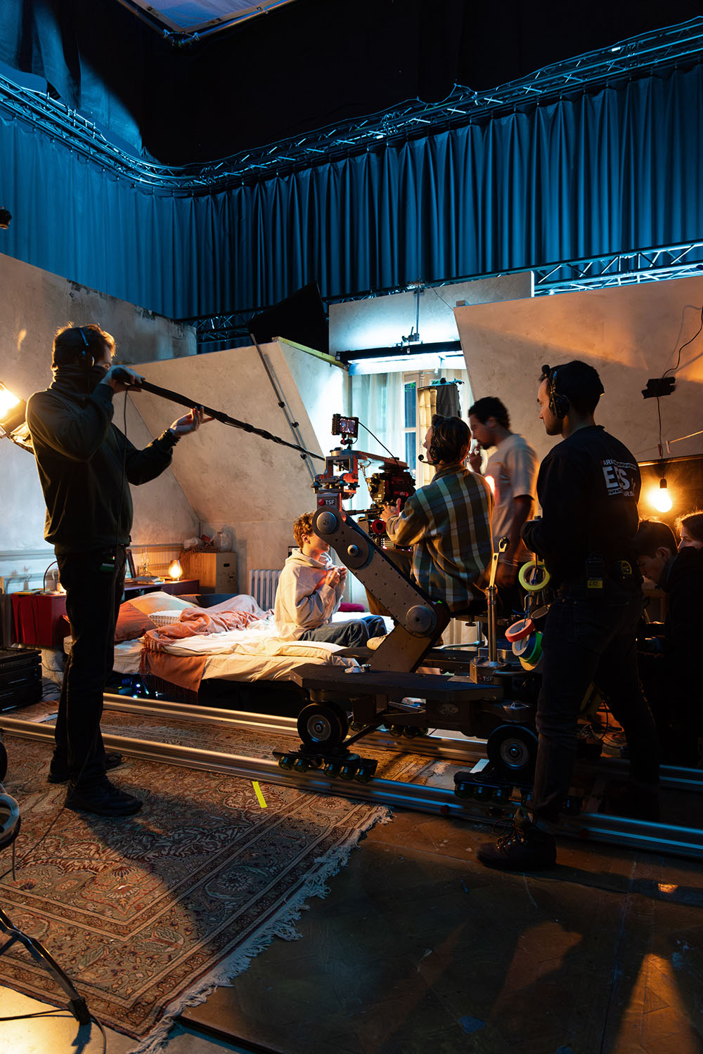 Photographie de plateau, tournage en studio, vue sur la machinerie