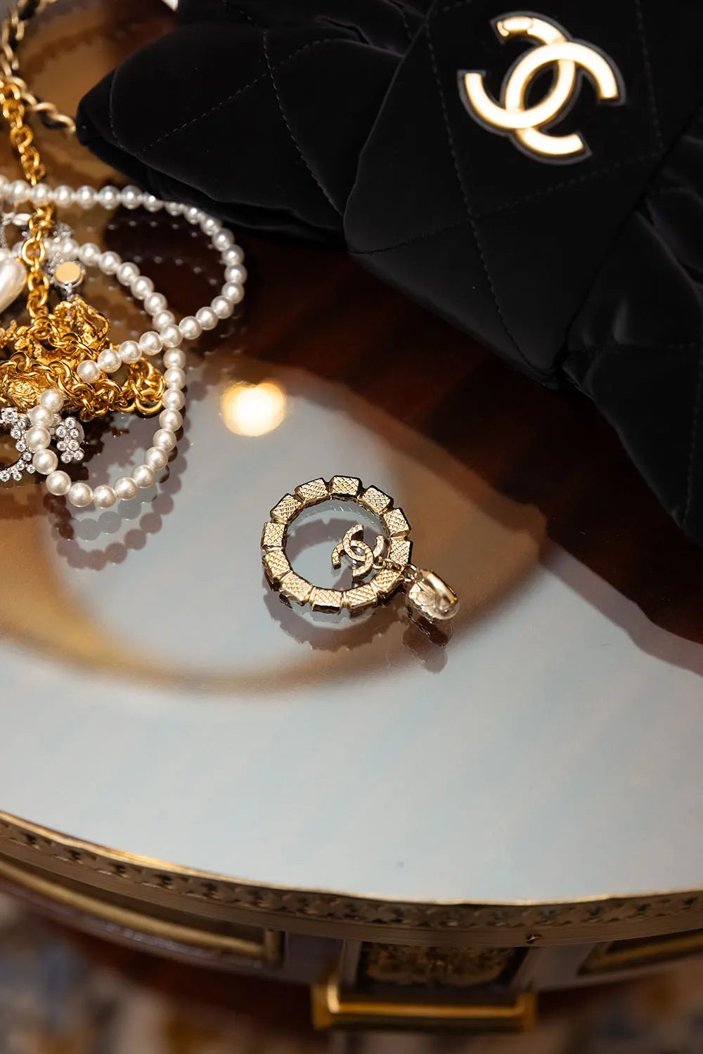 Reportage photo détails tenue, préparation d'invités VIP PFW au Ritz à Paris