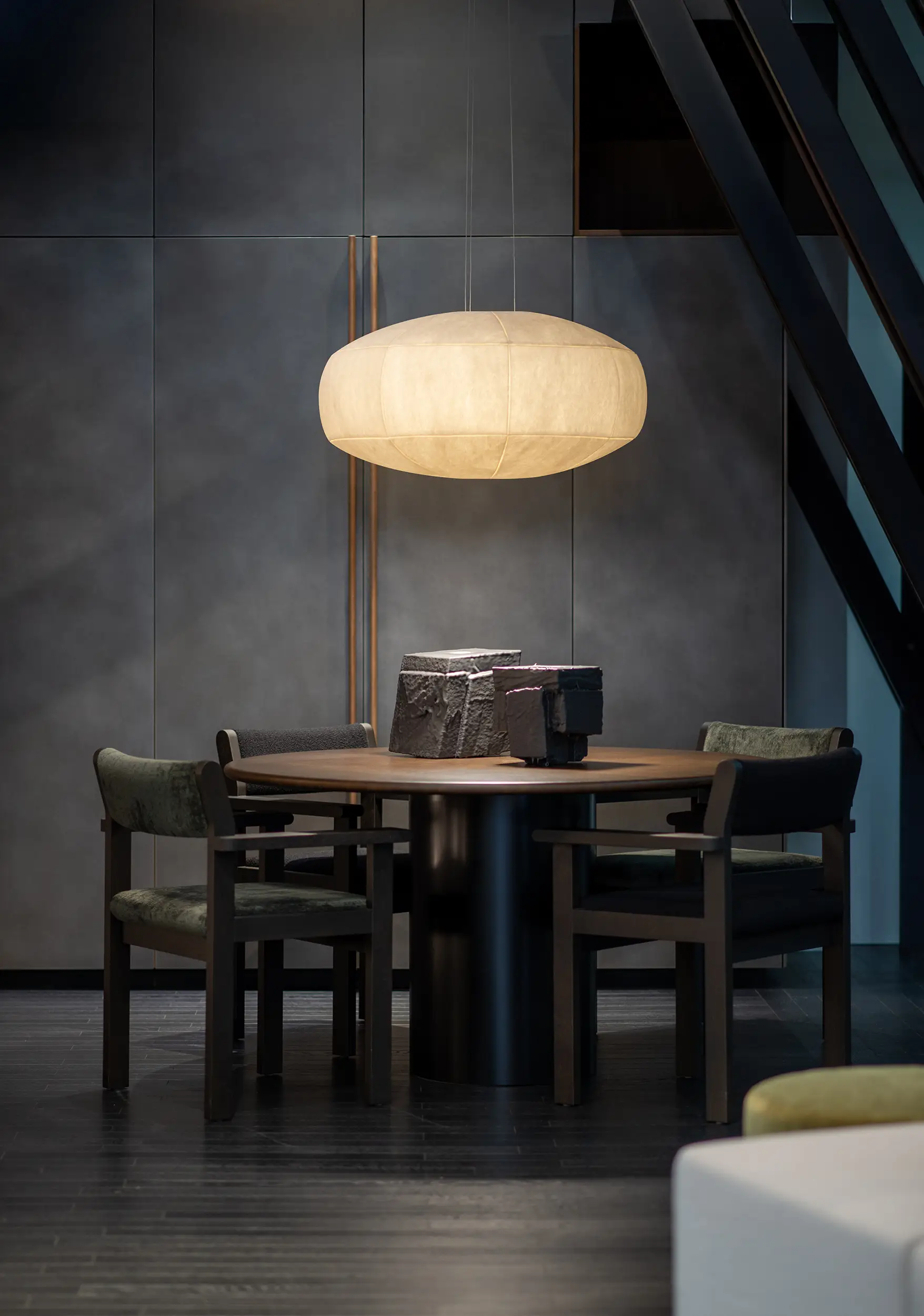Big Glow 800 hanging over a table at Valcucine
