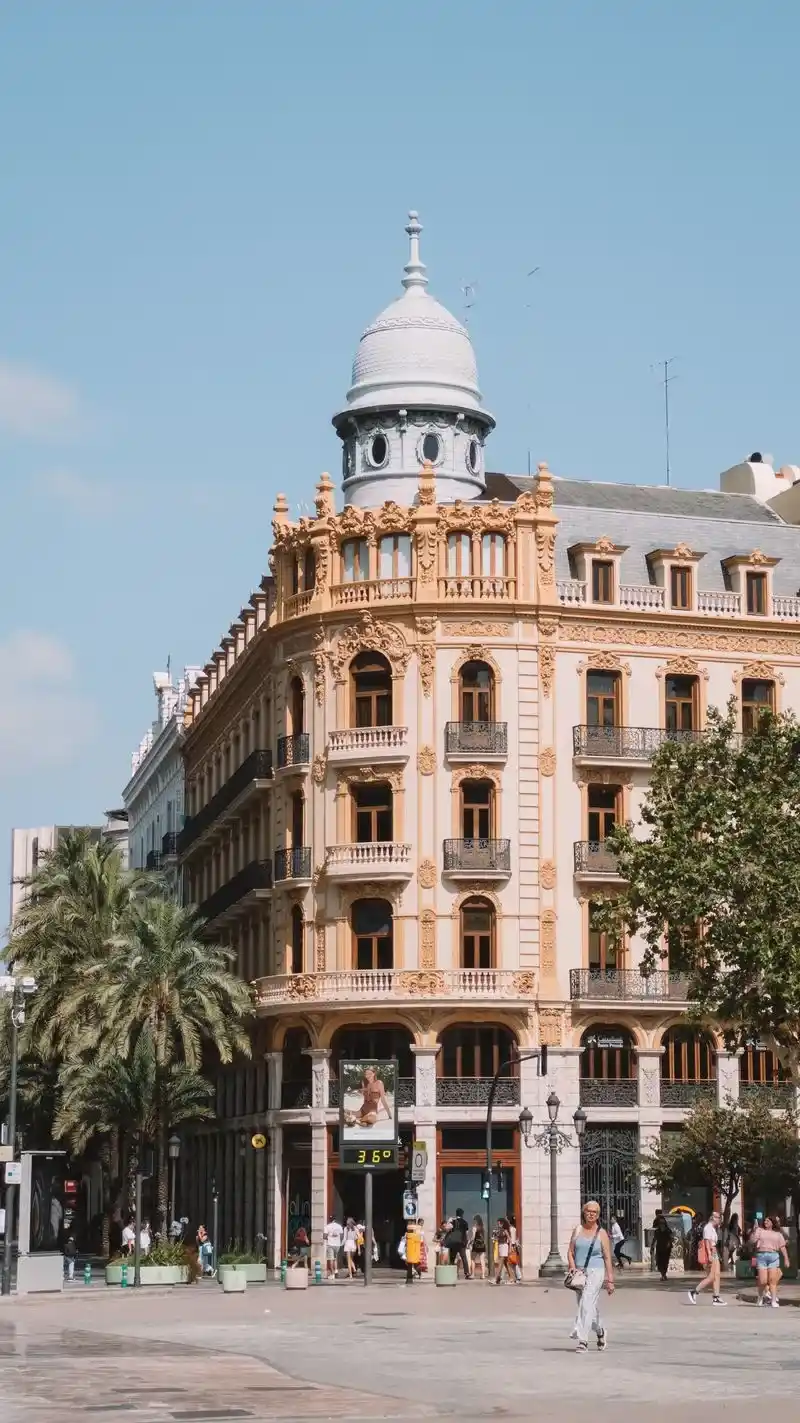 Picture of a classic building in Valencia city
