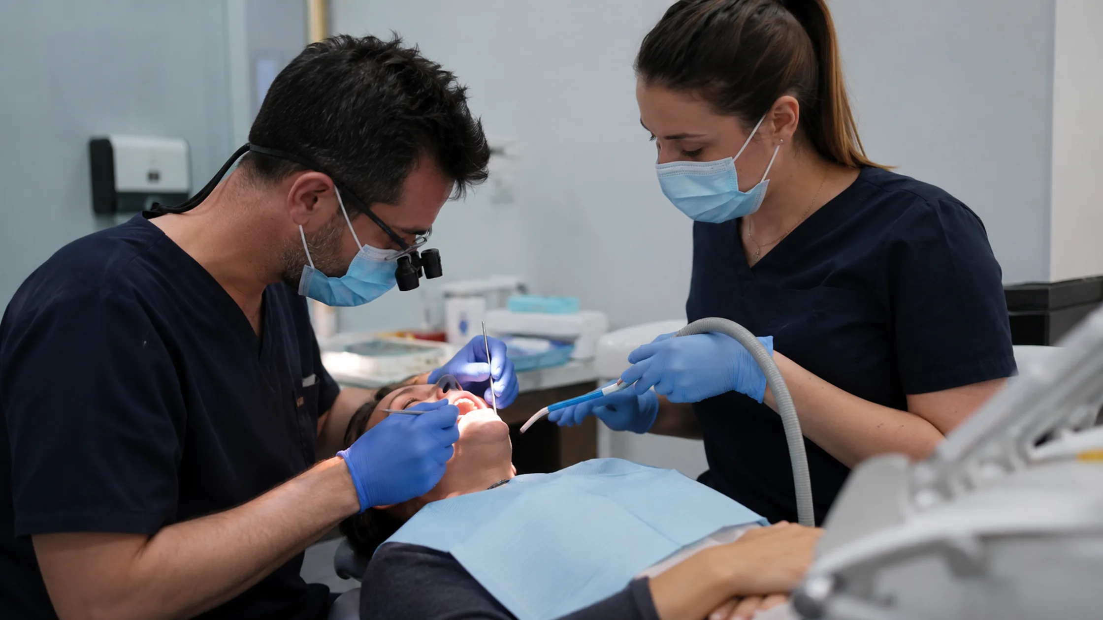Dependable emergency dentist in Oak Hill - TX evaluating unexpected tooth problems