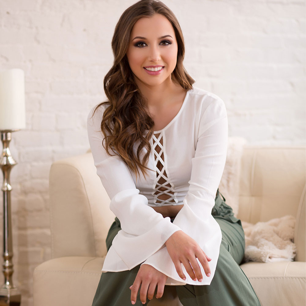 Portland senior with great nails smiling at the camera