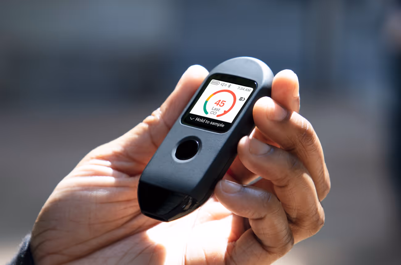 Hand holding Pivot's Breath Sensor with a 45 reading on screen