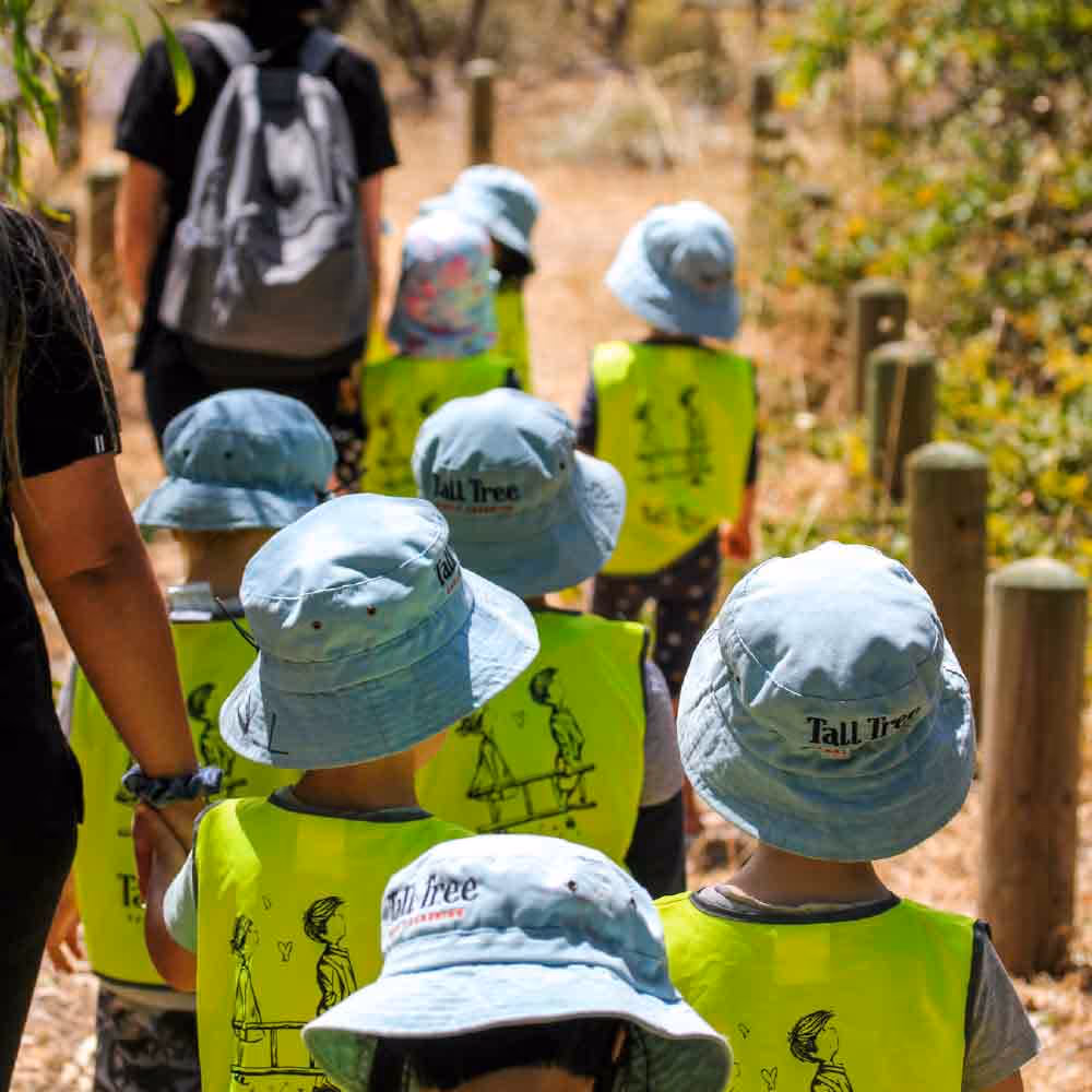 Children on vacation care excursion