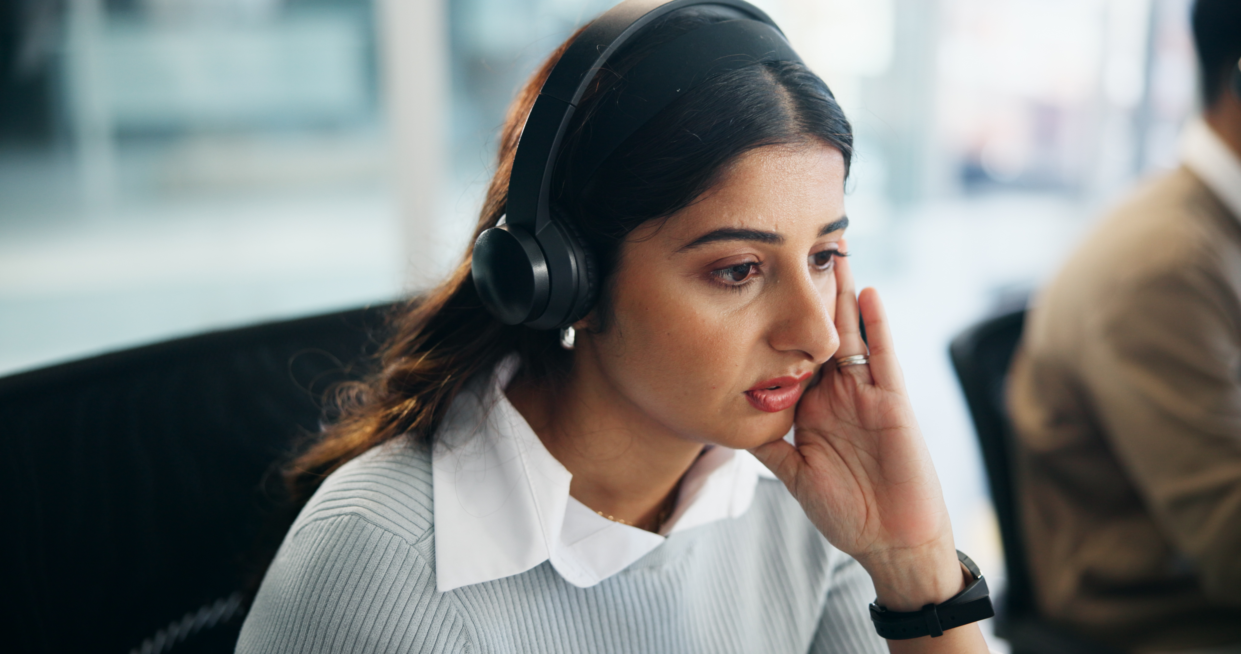 Advisor and client in a consulting conversation about follow-up