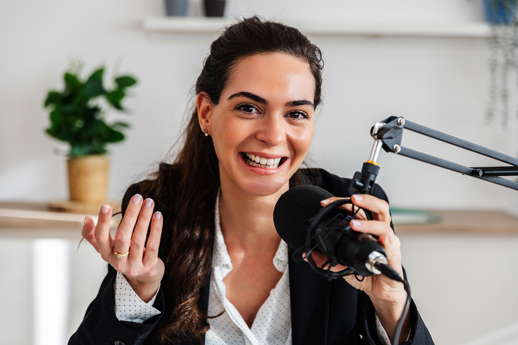 Business professional using AI-powered Deep Dives content