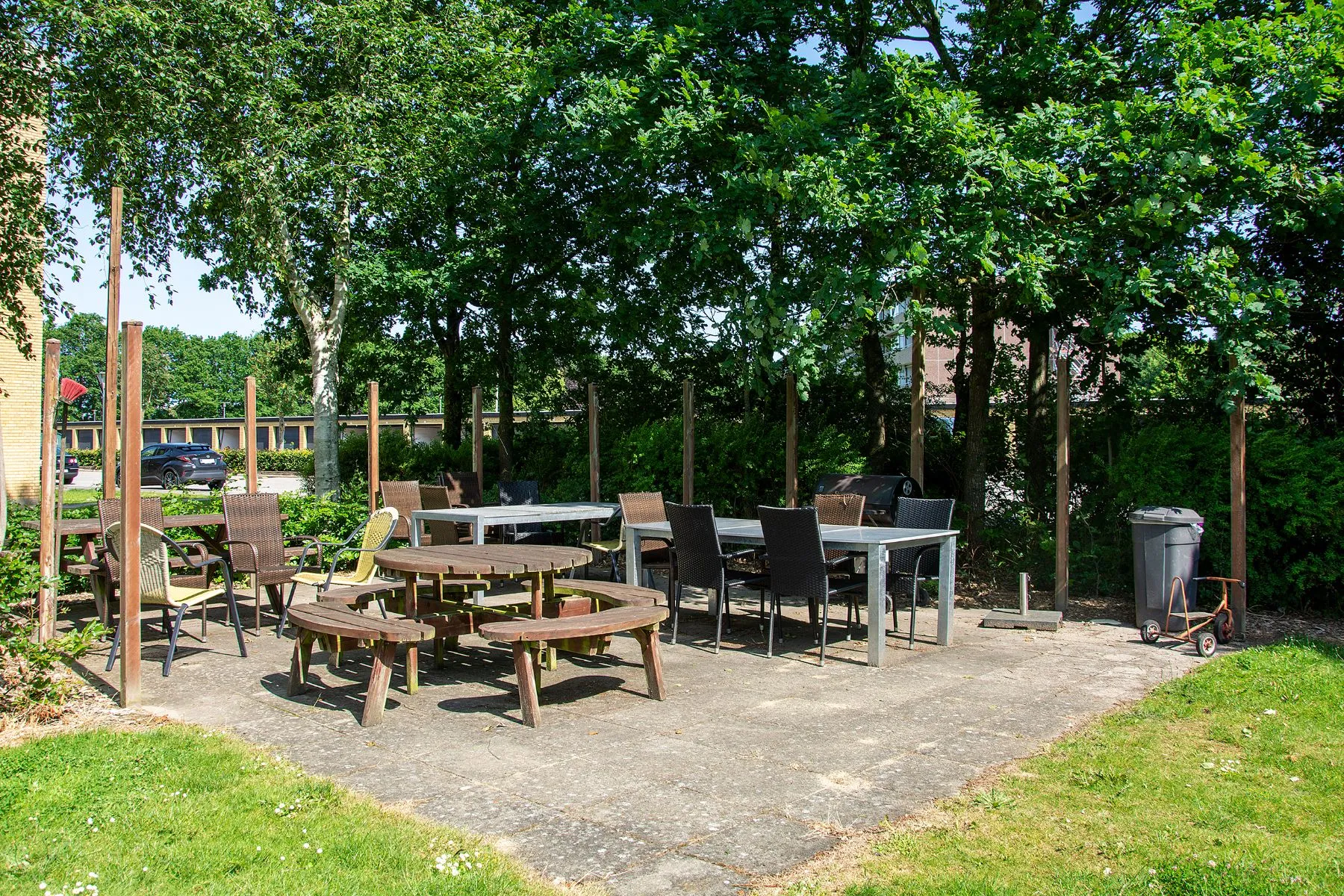 Solskin på grillpladsen i Holmparken Herning
