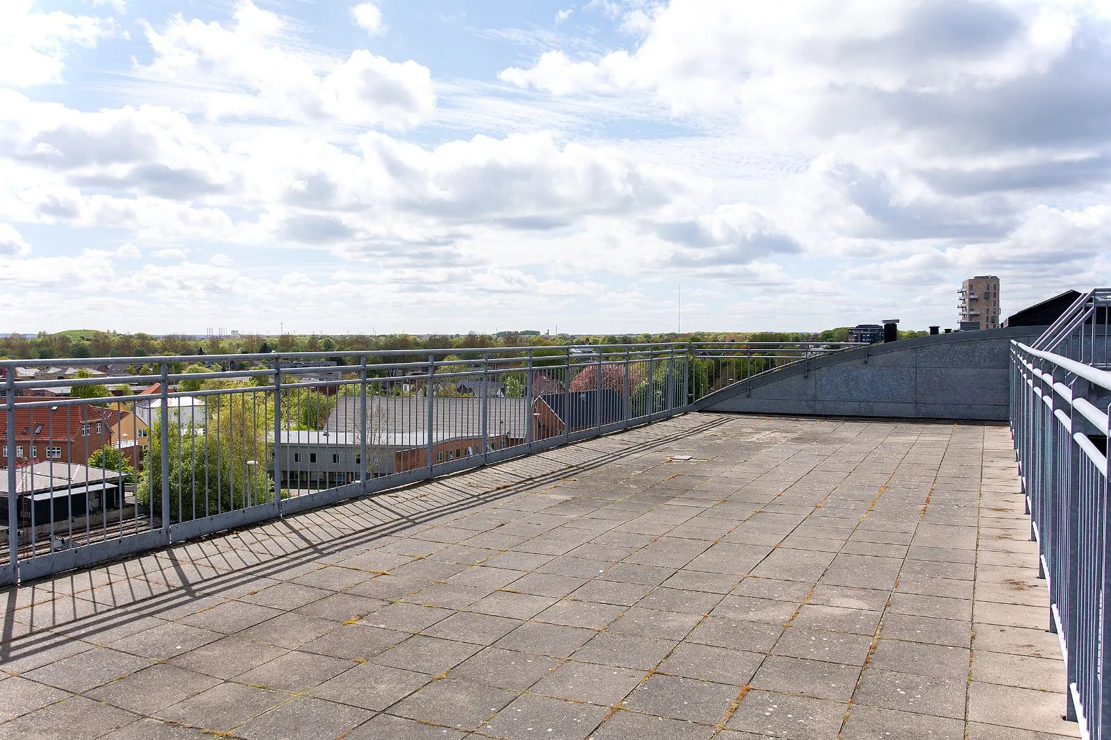Tagterrasse på Banegårdspladsen Herning