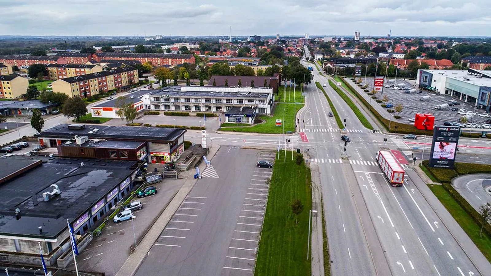 Ejendommen på Absalonsvej ligger ud til Silkeborgvej i Herning