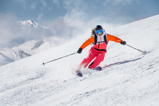Short Turns vs Long Turns in Skiing: When to Use Each and How to Master Both