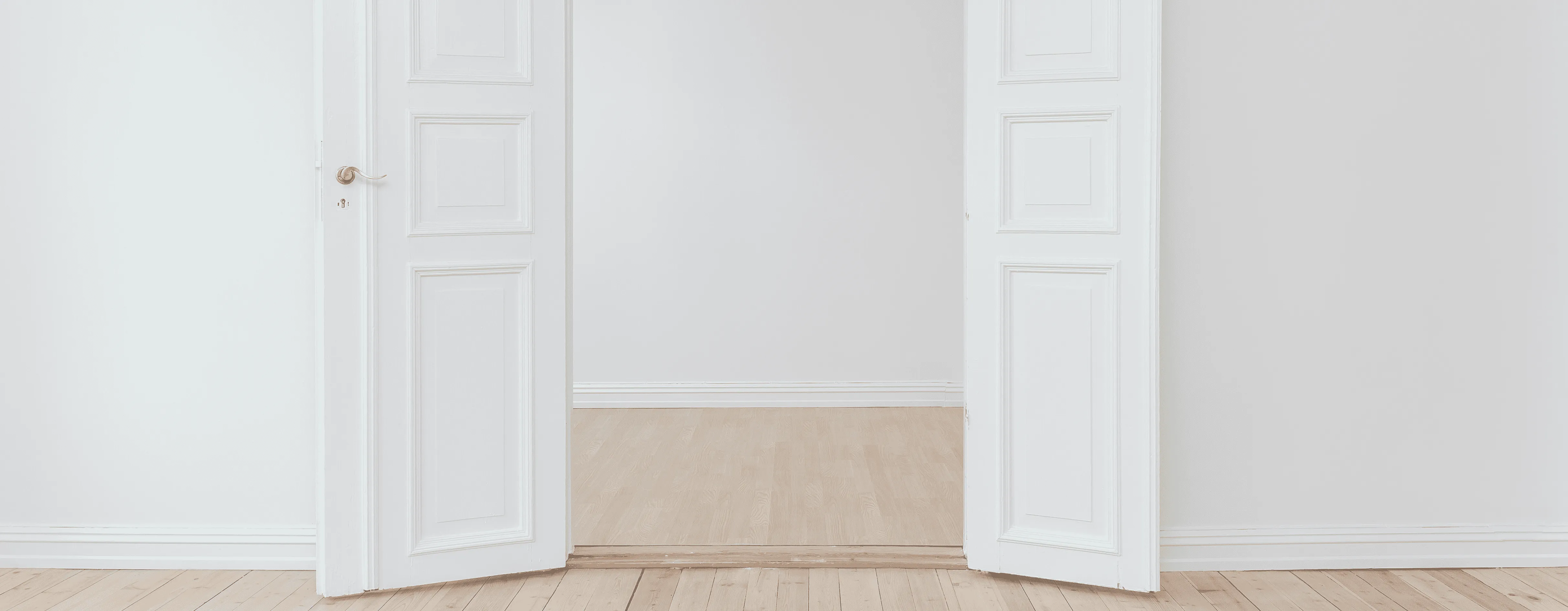 continente-paredes-puerta.blanca