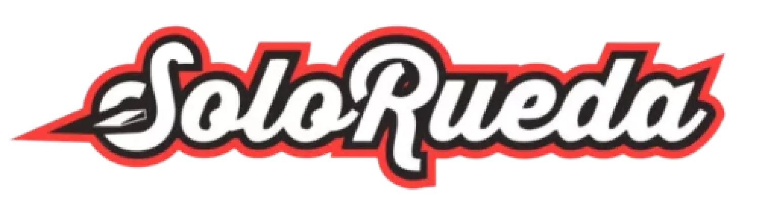 Logotipo de SoloRueda, con letras en blanco y negro, contorneadas en rojo, y un diseño dinámico que sugiere movimiento.