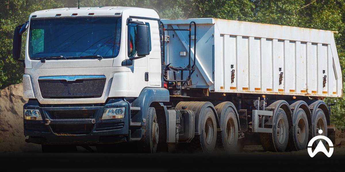 รถบรรทุกขนาดใหญ่ในธุรกิจขนส่งที่มีมุมอับสายตาหลายจุด