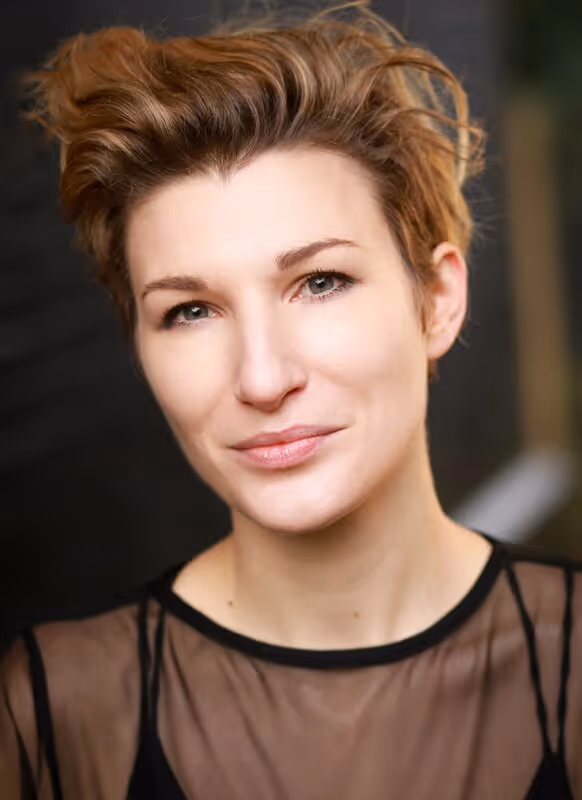 Stella Taylor