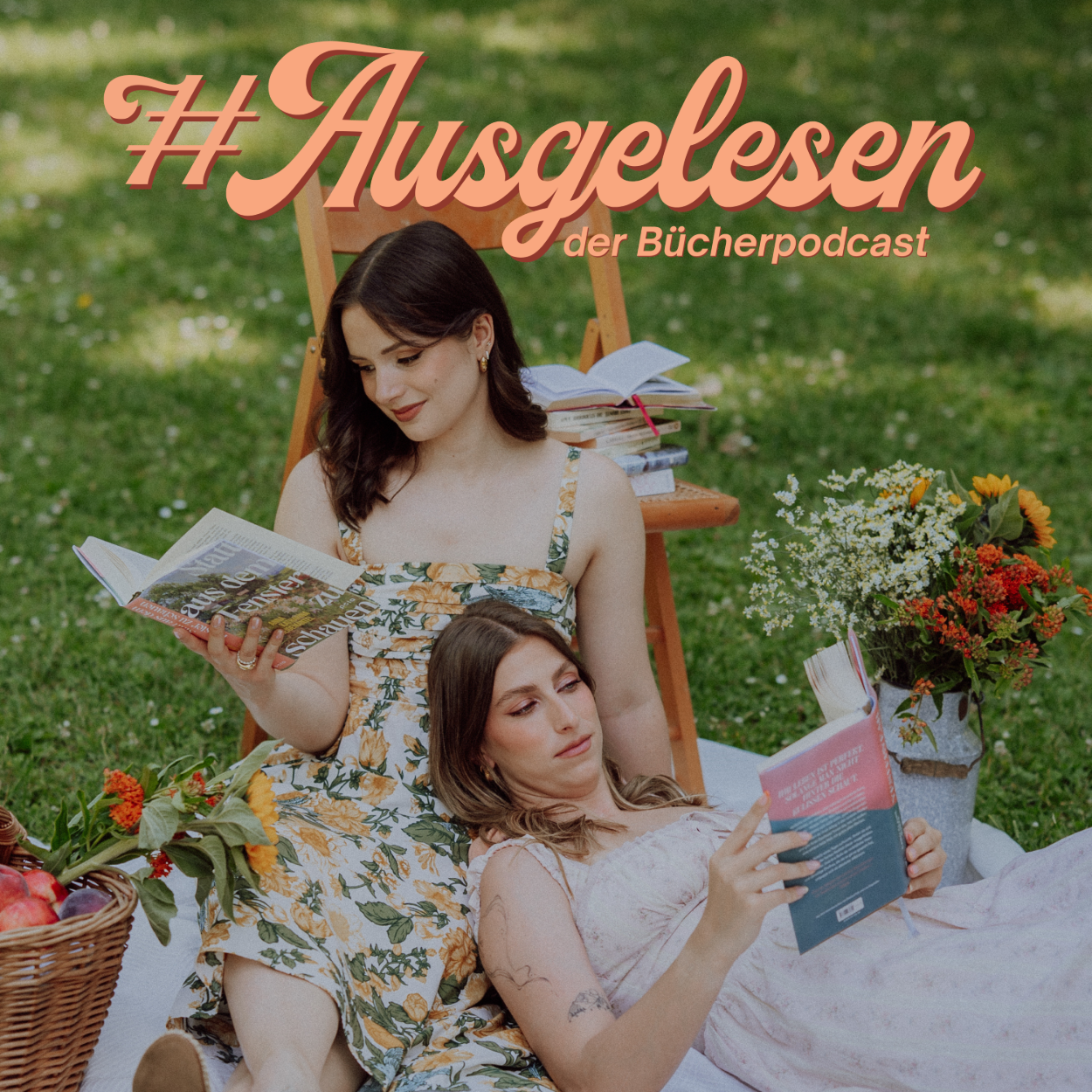 Evelyn Unterfrauner mit Handy in der Hand