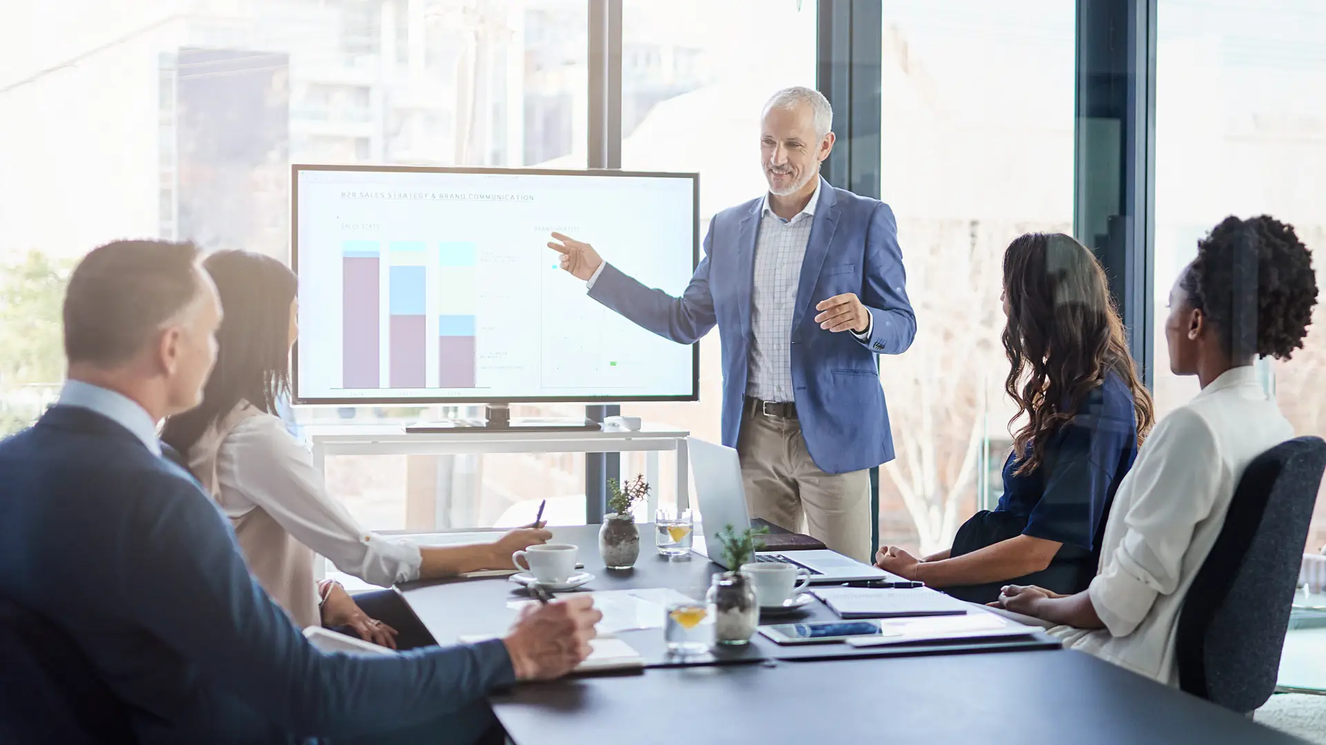 leader showing how to start a presentation to the team