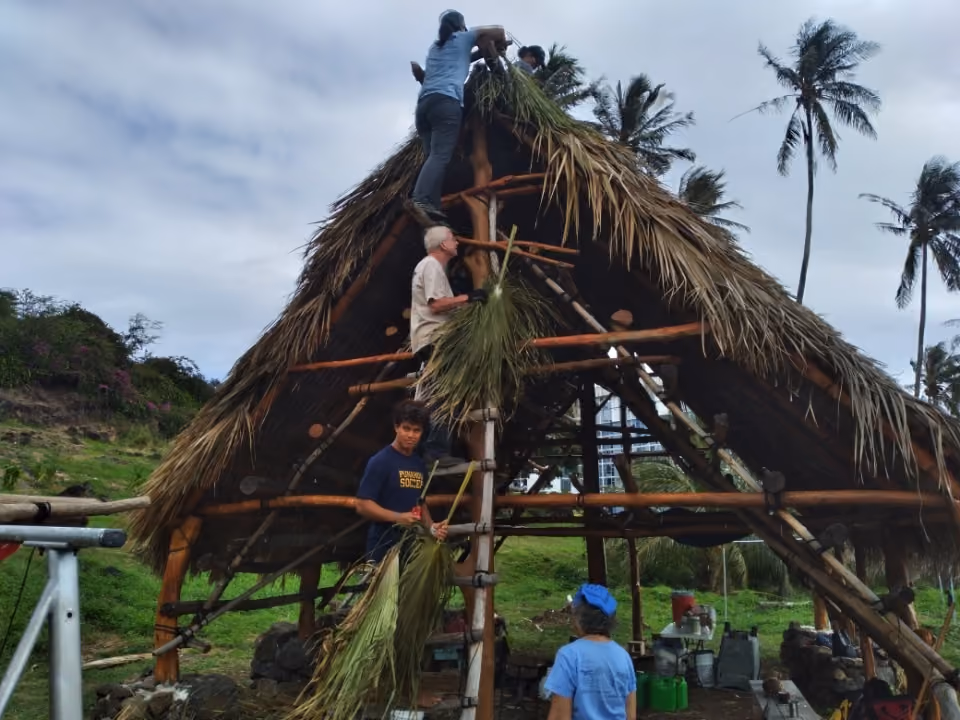 Building Hale `Ike Ola o Maunalua