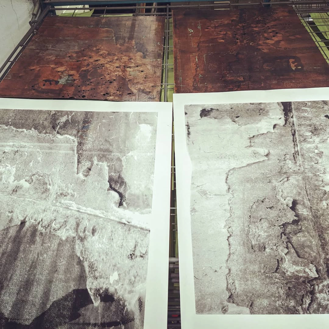 All photographs of individual works, whether documented independently or within the studio context, were taken by the author or supplied directly by the artist for the purposes of this review.