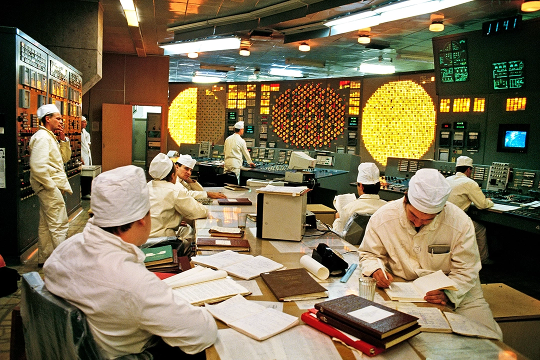 Operatives in Chernobyl’s reactor No. 3 in 1993, seven years after reactor No. 4 exploded. No. 3 was the last of the plant’s four reactors to be shut down, in December 2000. © Gerd Ludwig, 1993