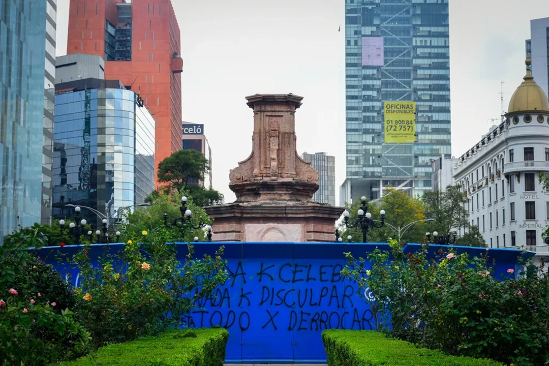 In October 2020, authorities in Mexico City set up metal fences (pictured here) to protect a statue of Christopher Columbus from protesters.