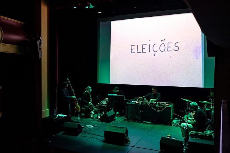 Space Ensemble Filmou o 25 de abril