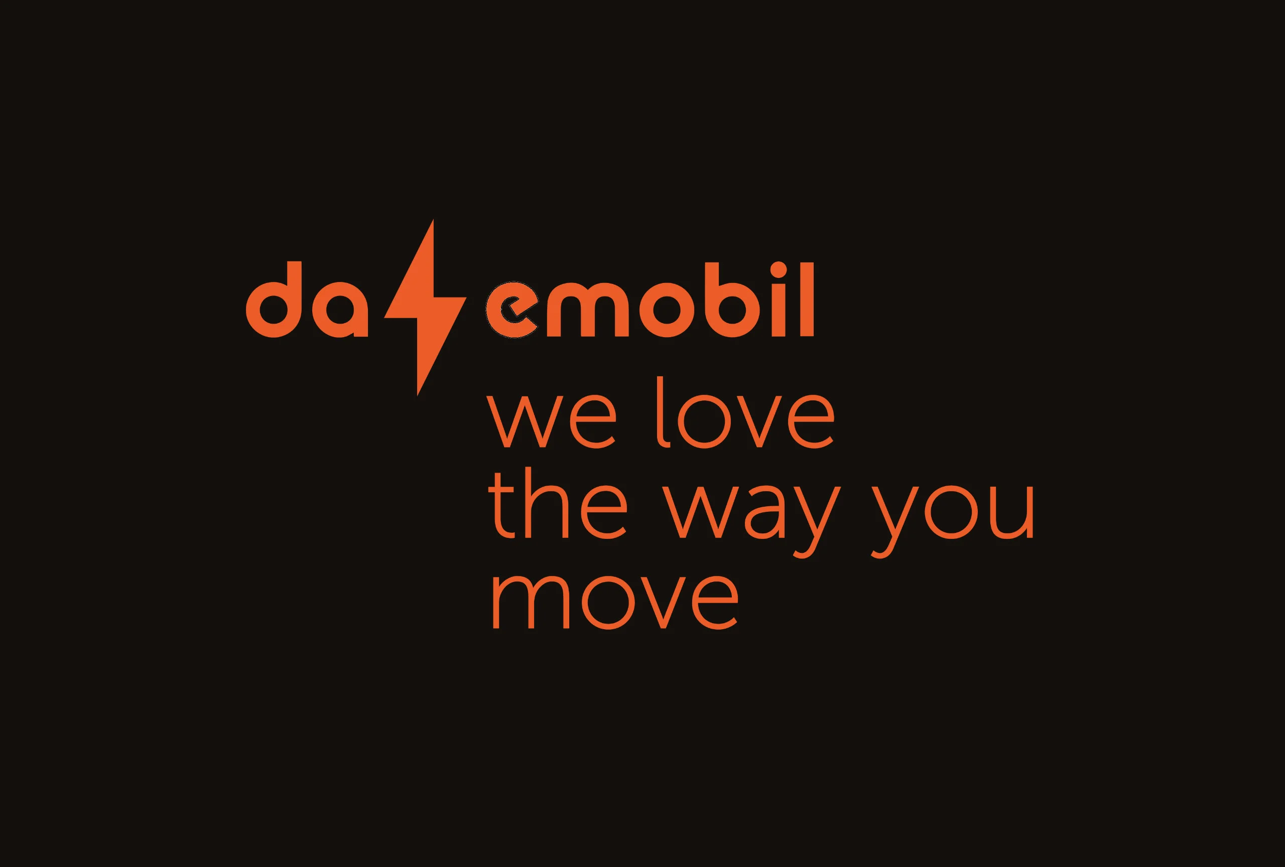 da emobil Logo mit Claim „we love the way you move“ auf Schwarz