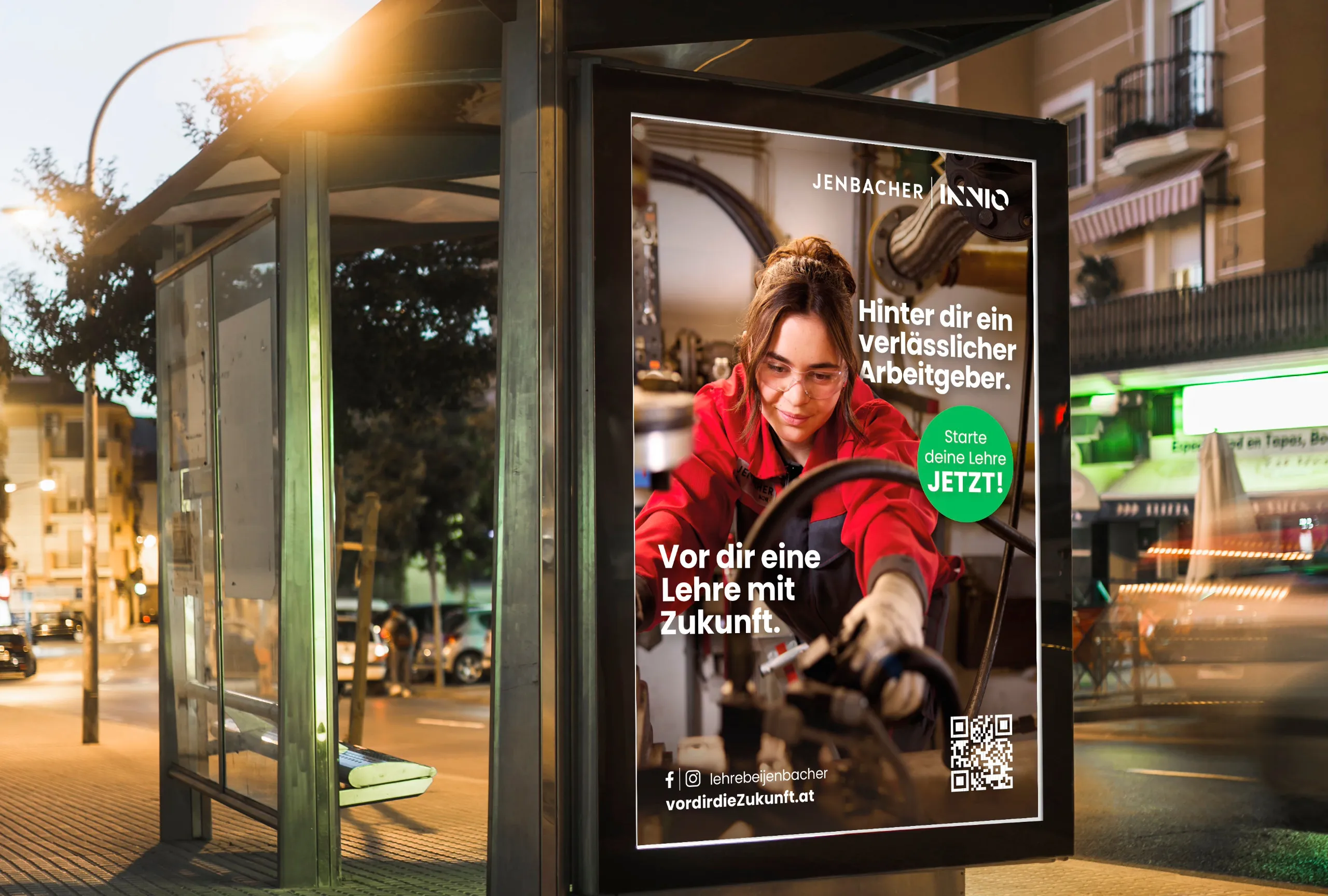INNIO Jenbacher Lehrlingskampagne als Citylight im Wartehäuschen (Mockup)