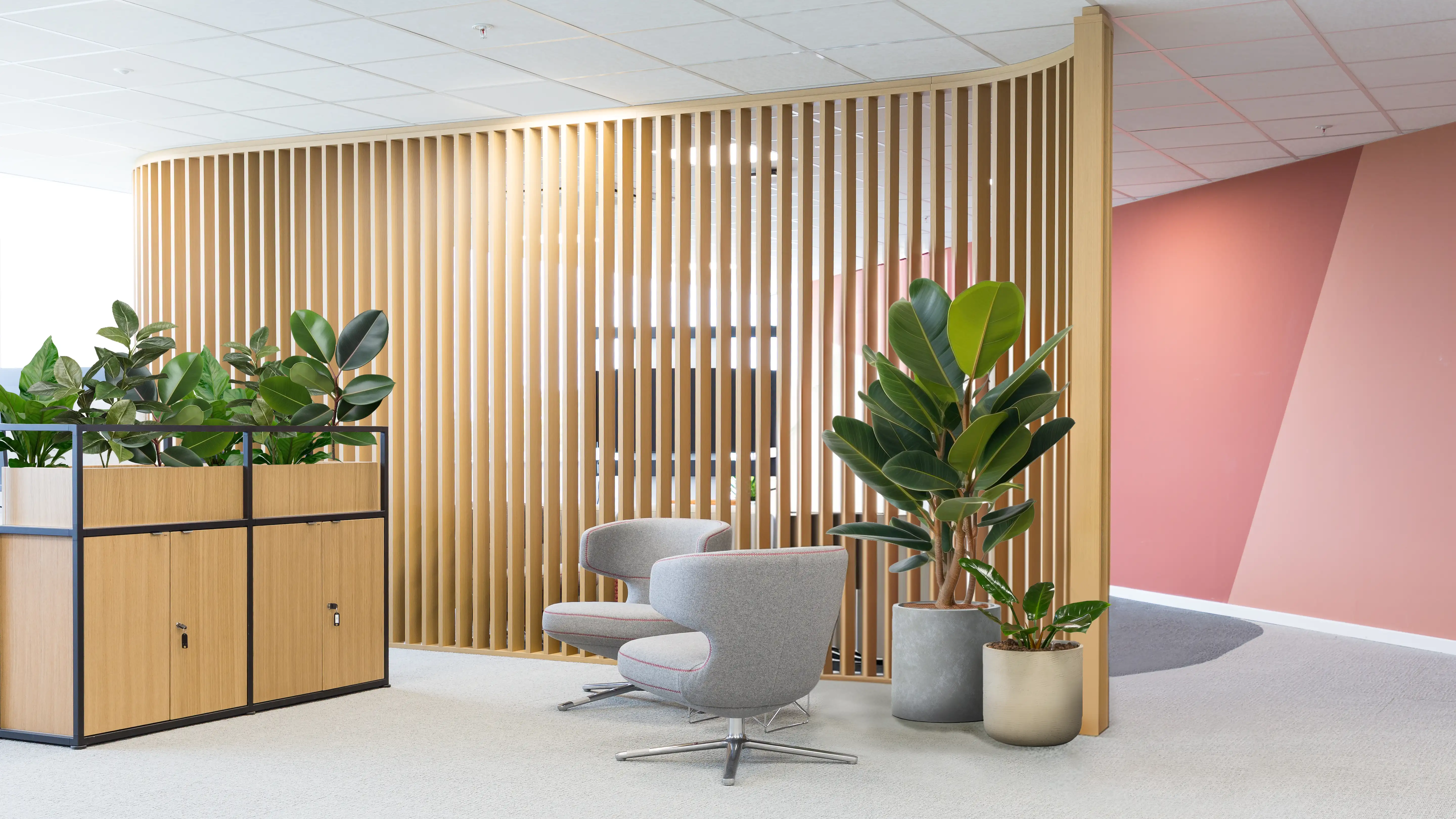 Coin de collaboration et de détente dans les bureaux bruxellois de Henkel rénovés par Space Refinery