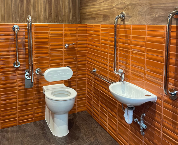 Loos at The Lakes Bar and Kitchen