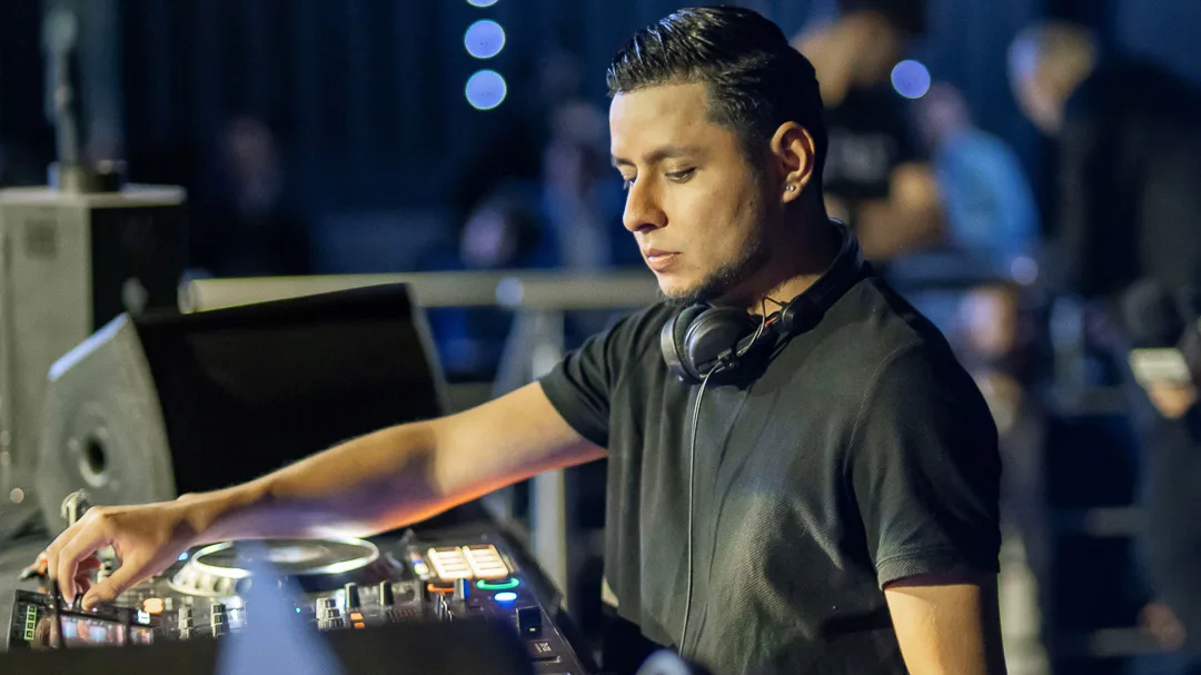 https://productosdigitales.fuckupnights.com/wp-content/uploads/2022/08/FuNMorelia-Amnesie_Vol.-IX-21-jpg.webp