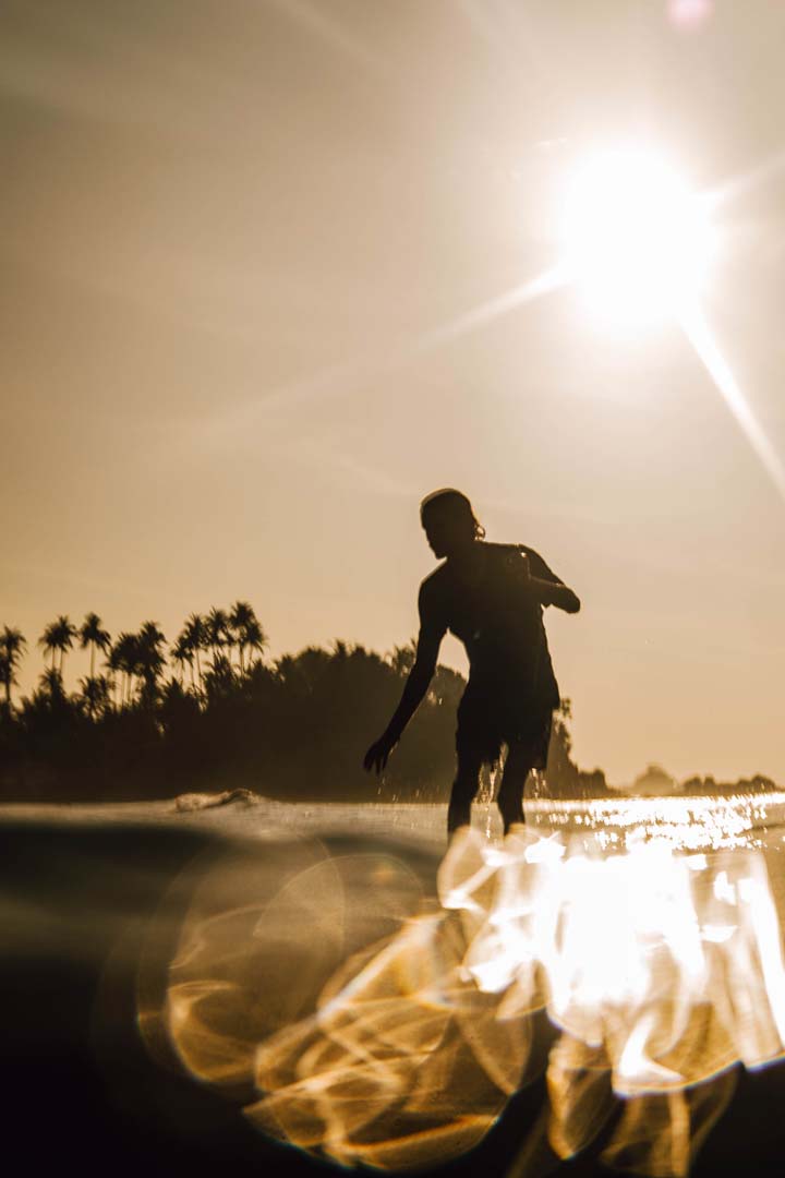 Private Surf Classes - Sri Lanka > Play > Surf
