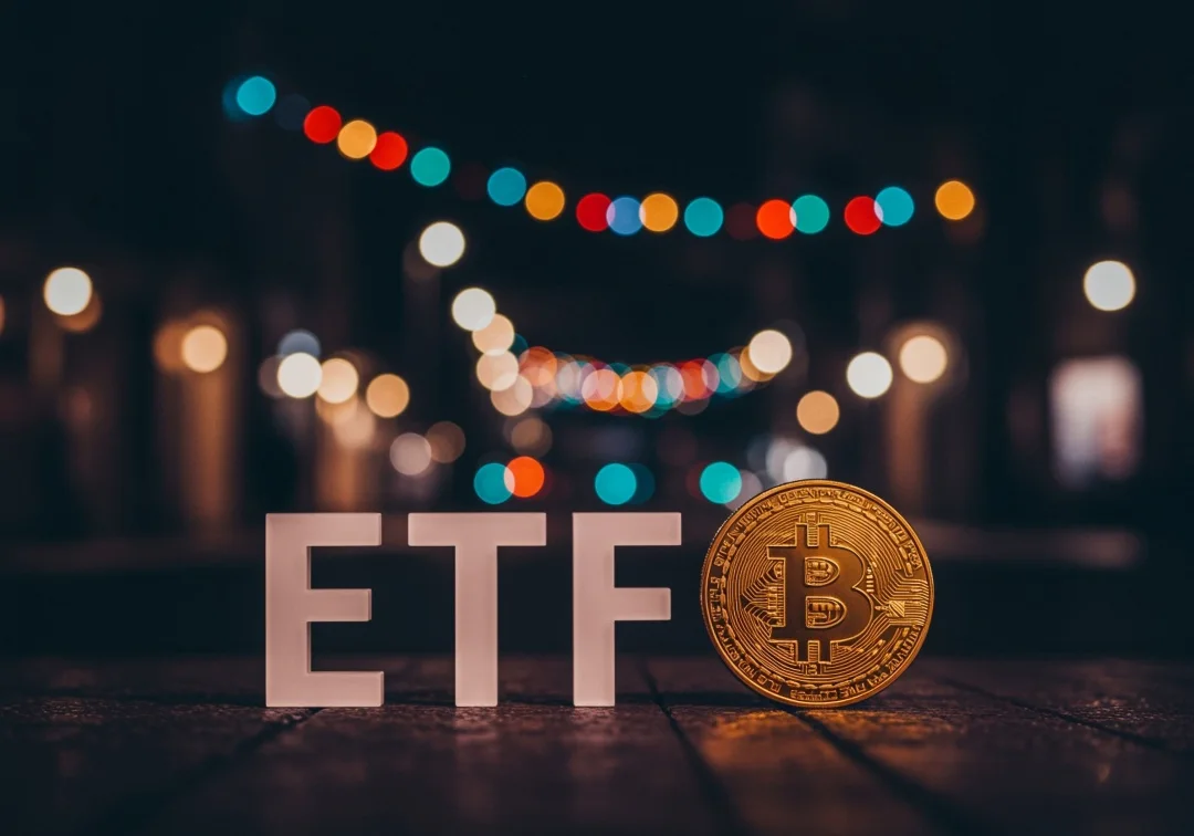 Mixed Sentiment in Cryptocurrency ETFs: Bitcoin Sees Significant Outflows While Ethereum Holds Steady