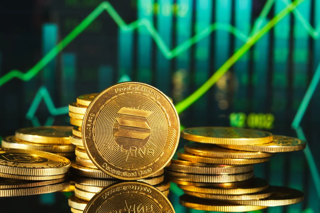 Solana Holds $210 as Institutions Accumulate Billions—Is $320 the Next Target?
