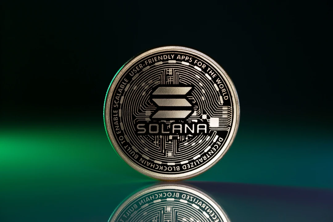 Solana Ends Saga Phone Support as Analysts Target $450 for SOL