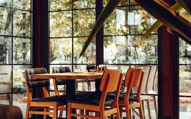 Clean Windows at a restaurant